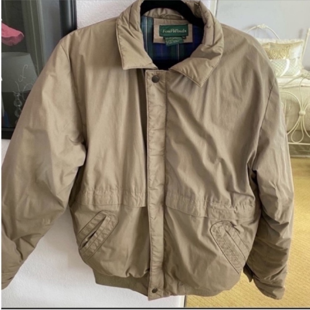 Men's Tan Brown Plaid Lined Puffer Jacket Size Medium
